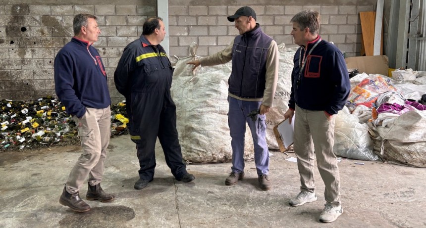 BOMBEROS VOLUNTARIOS EN LA PLANTA DE RSU